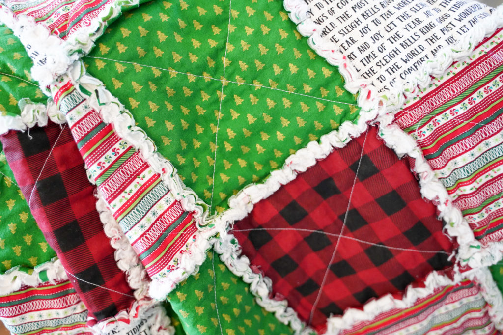 DIY Christmas Rag Quilt Tutorial