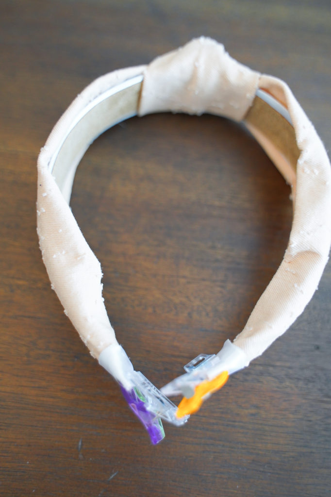 Step-by-step tutorial for a DIY knotted headband (photo tutorial)