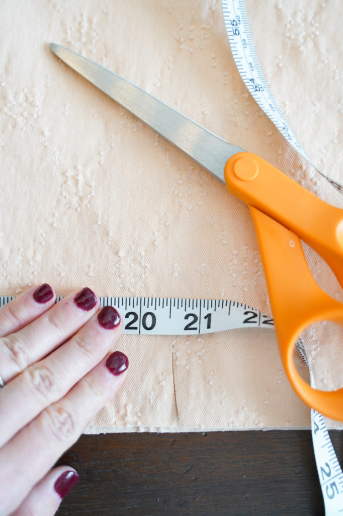 Measuring fabric for a DIY knotted headband